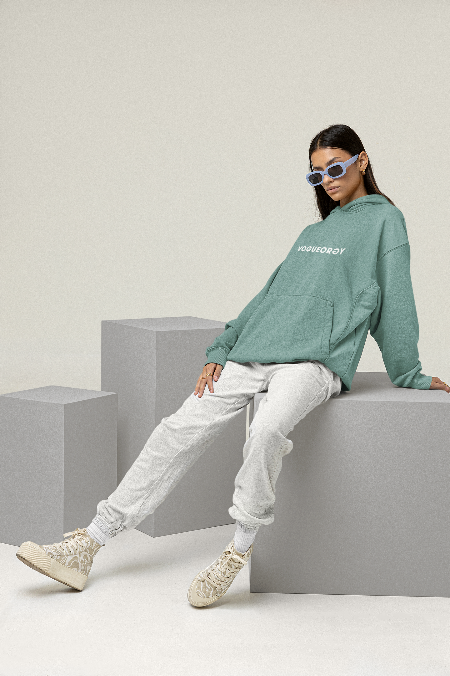 VOGUEORGY ESSENTIAL OVERSIZED HOODIE
